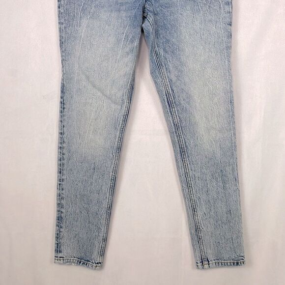 We The free Zuri Hi Rise Buttonfly Mom Jean. Blue Acid Wash. Size 27. - Picture 6 of 15